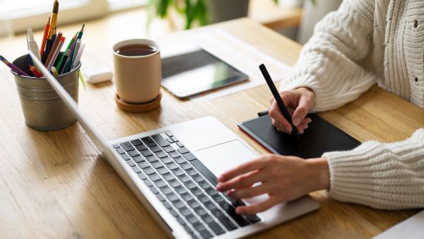 szövegíró munka Debrecen