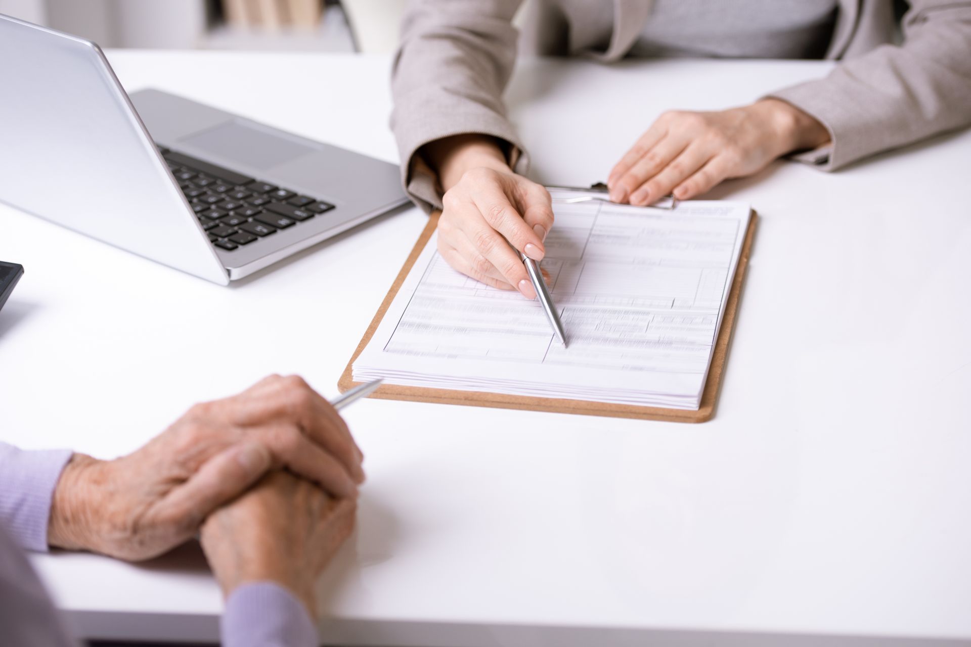 &Iacute;gy alakult a regisztr&aacute;lt &aacute;ll&aacute;skeresők sz&aacute;ma Egerben 2015-2025-ig